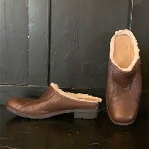 Ugg Langford 5744 brown leather mule slide clog 9